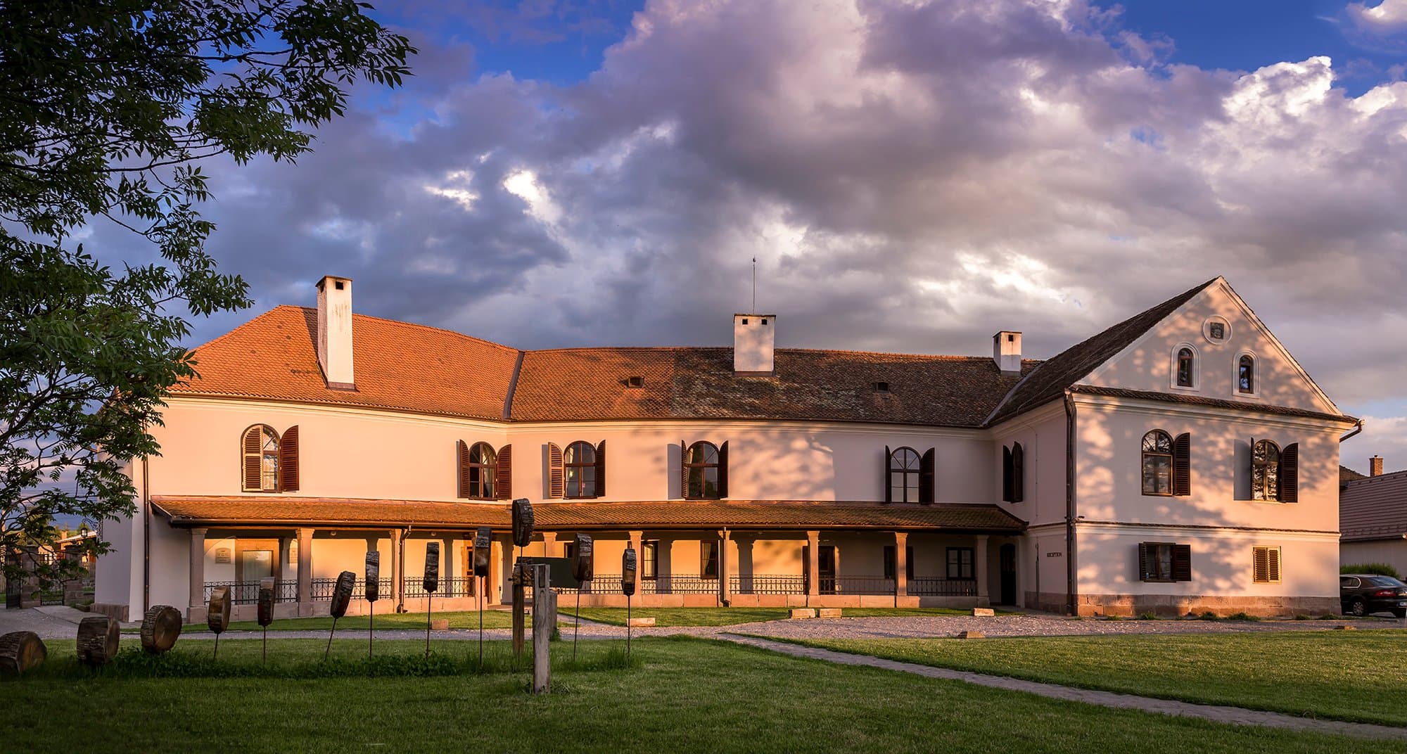 Castle Hotel Daniel at golden hour during its grand opening era